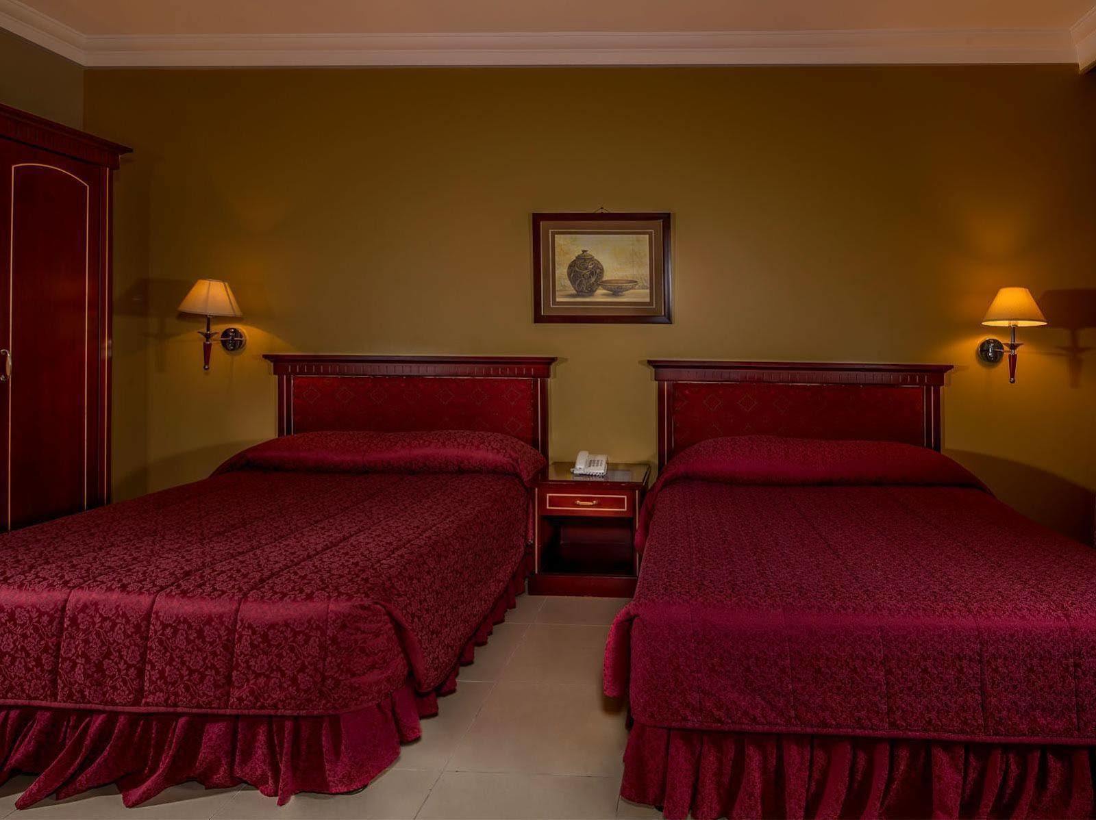 Taj Plaza Hotel Manáma Kültér fotó