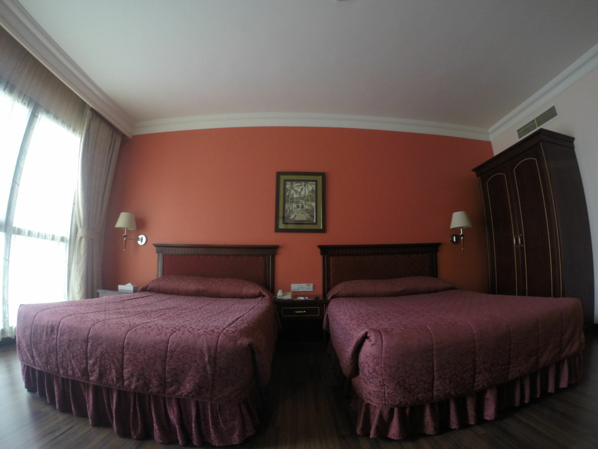 Taj Plaza Hotel Manáma Kültér fotó