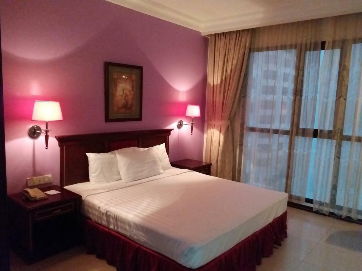 Taj Plaza Hotel Manáma Kültér fotó