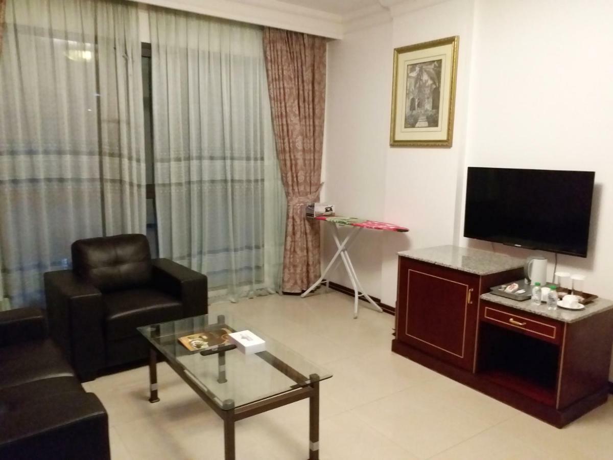 Taj Plaza Hotel Manáma Kültér fotó